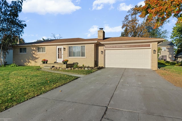 38301 Cherry Ln, Harrison charter township