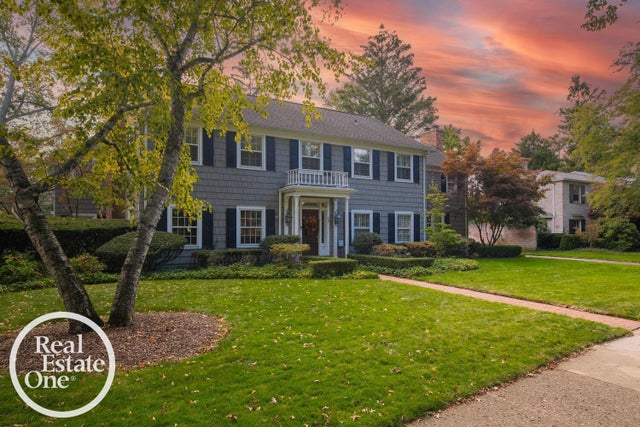 69 Touraine Rd, Grosse Pointe Farms city
