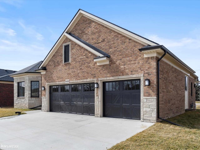 55203 Saint Paul Dr, Macomb township