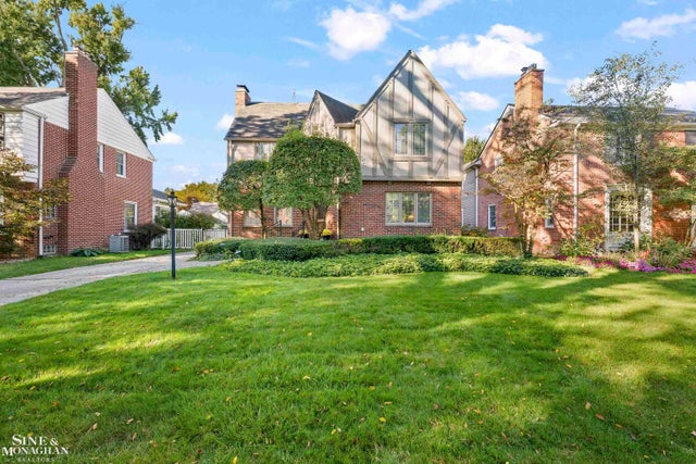 745 Lincoln Rd, Grosse Pointe city