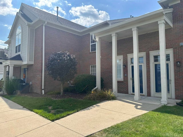 51768 Adler Park Dr, Chesterfield township