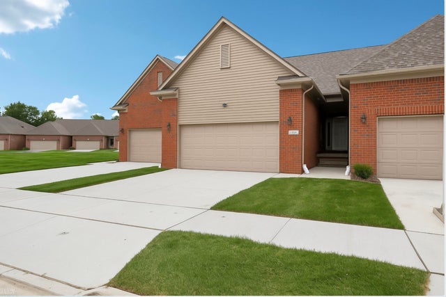 48832 Birmingham Dr, Chesterfield township
