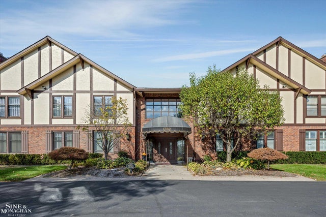 1750 Vernier Rd, Grosse Pointe Woods city