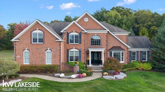 561 Kingstone Ct, Oakland charter township