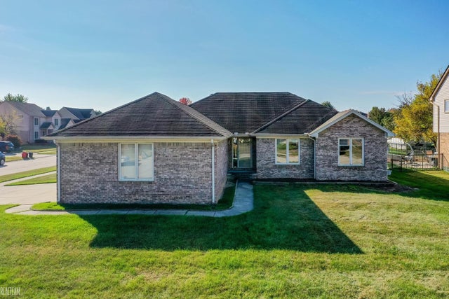 24182 Pointe Dr, Macomb township