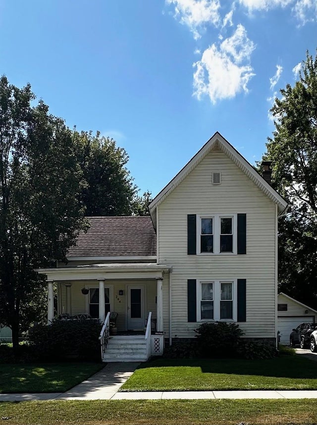 284 E Saint Clair, Romeo village