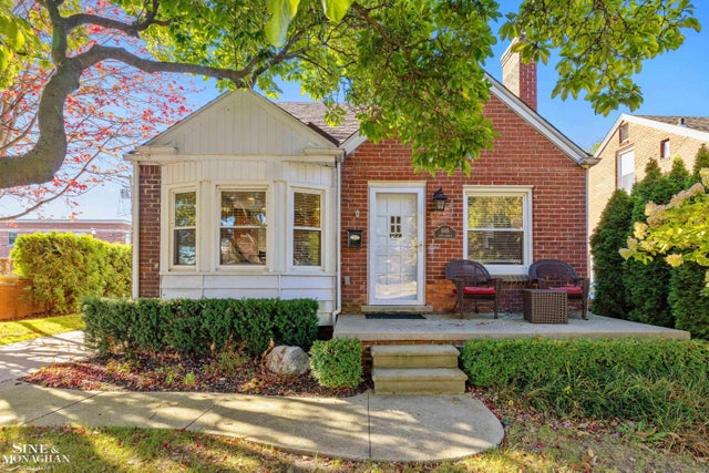 1945 Anita Ave, Grosse Pointe Woods city