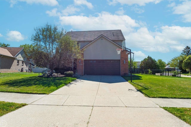 29008 Pinehurst, Chesterfield township