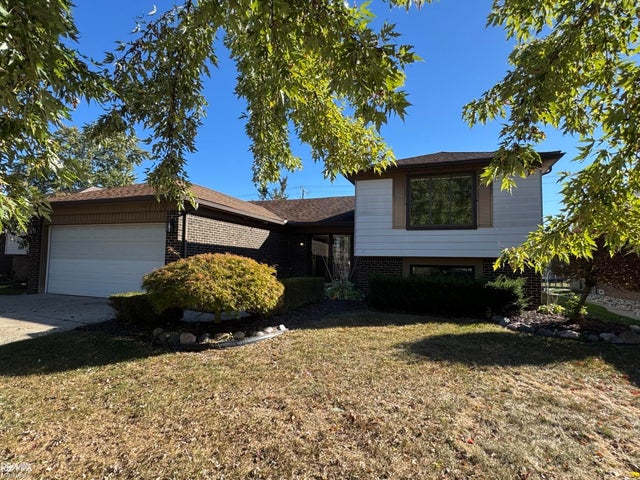 47550 Barbara, Macomb township
