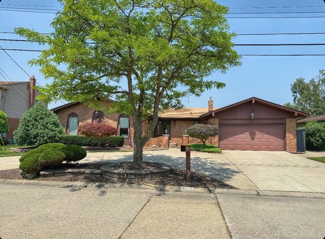 29471 N Seaway Ct, Harrison charter township