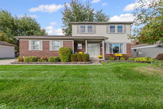 39675 Waldorf Dr, Clinton charter township