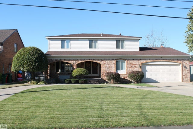 41303 Clairpointe St, Harrison charter township
