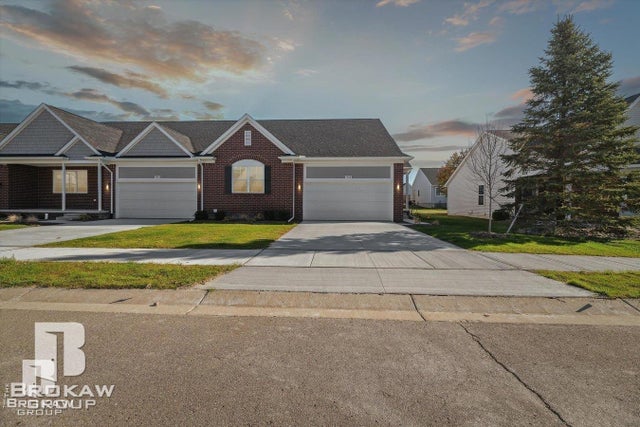 1470 Lincoln St, Lapeer city