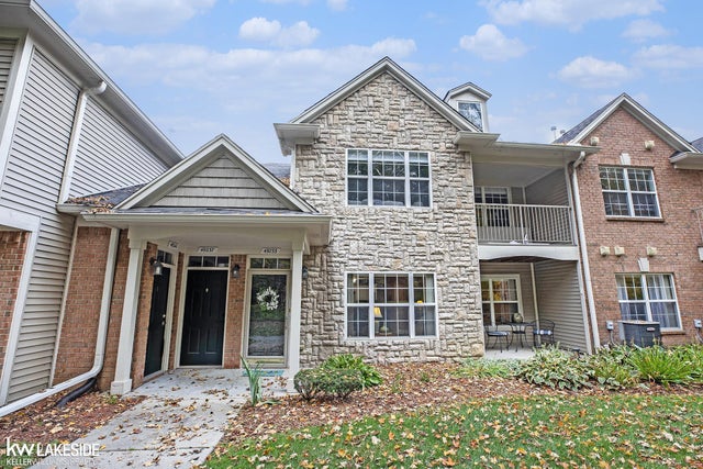 49233 W Woods Dr, Shelby charter township