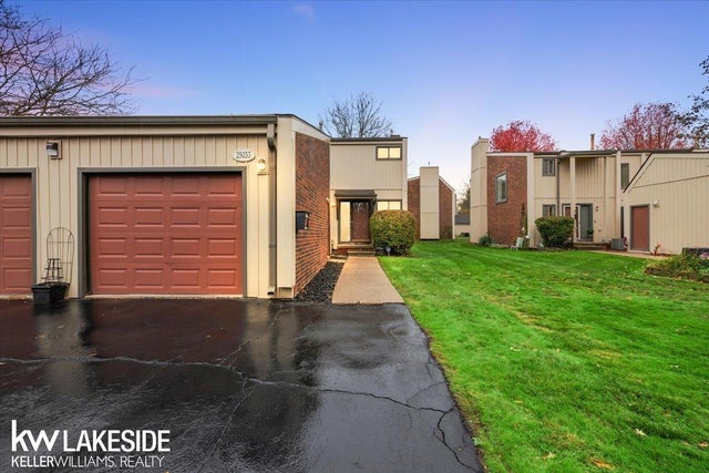 25033 Woodvale North Dr, Southfield city