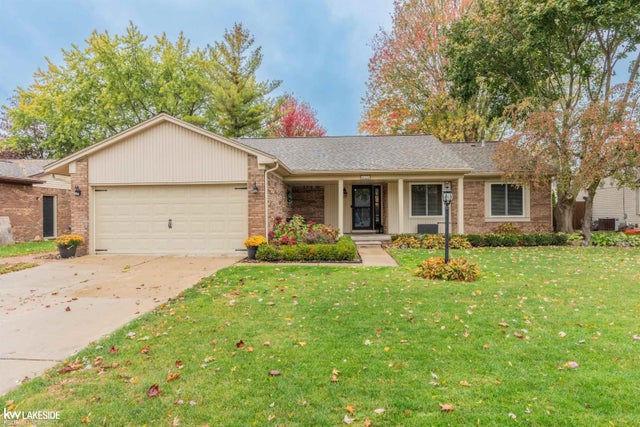 51635 Laurel Oak, Chesterfield township