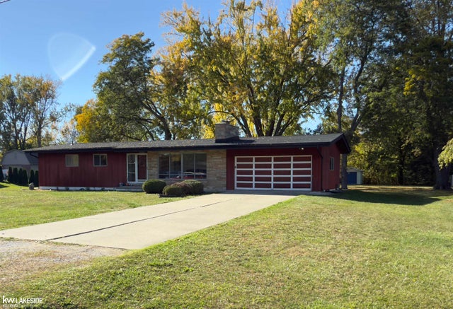 38861 Shoreline Dr St, Harrison charter township