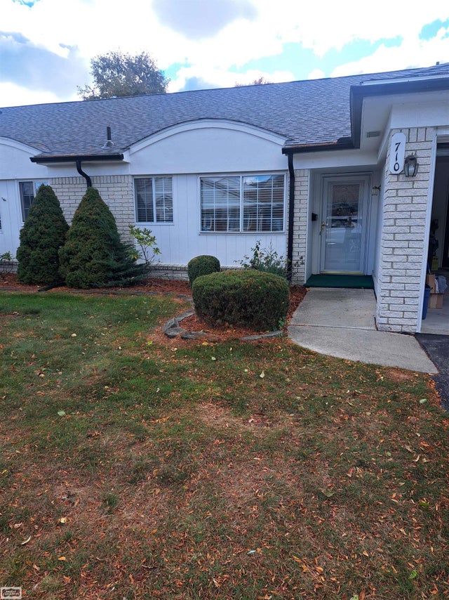 710 Country Club Dr, St. Clair Shores city
