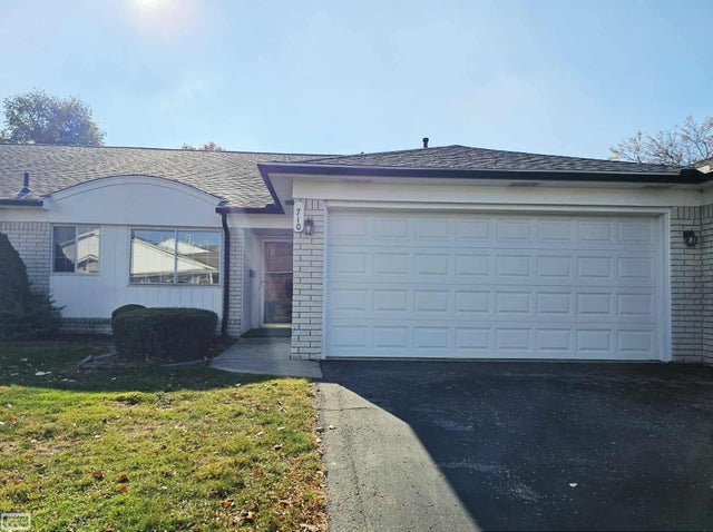 710 Country Club Dr, St. Clair Shores city