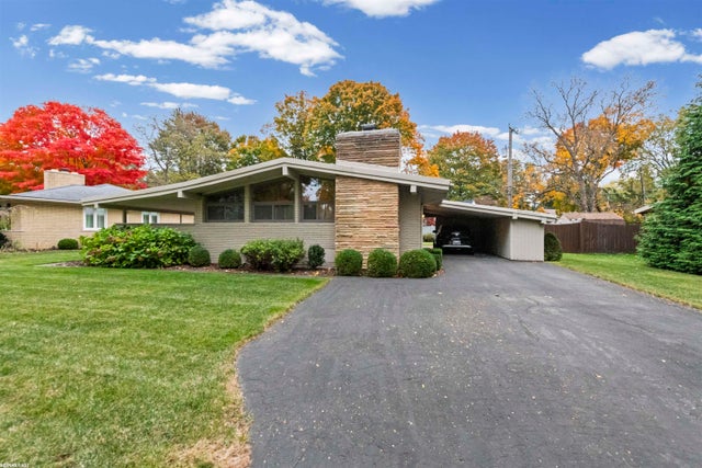 38482 Riverside Dr, Clinton charter township