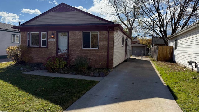 26098 Lamour St, Harrison charter township