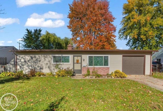 2553 Spruce St, Port Huron city