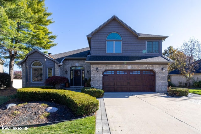 43852 Columbia Dr, Clinton charter township