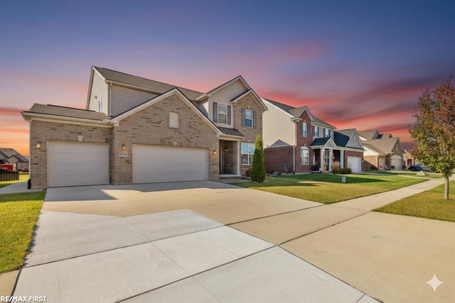 55321 Demaret Dr, Macomb township