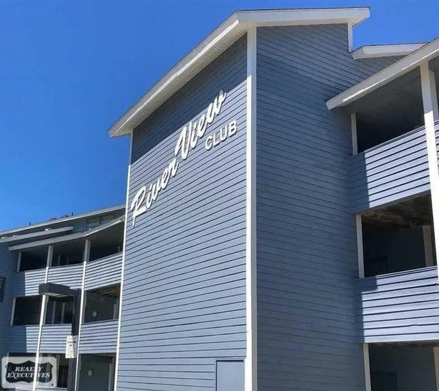 31705 S River Rd, Harrison charter township