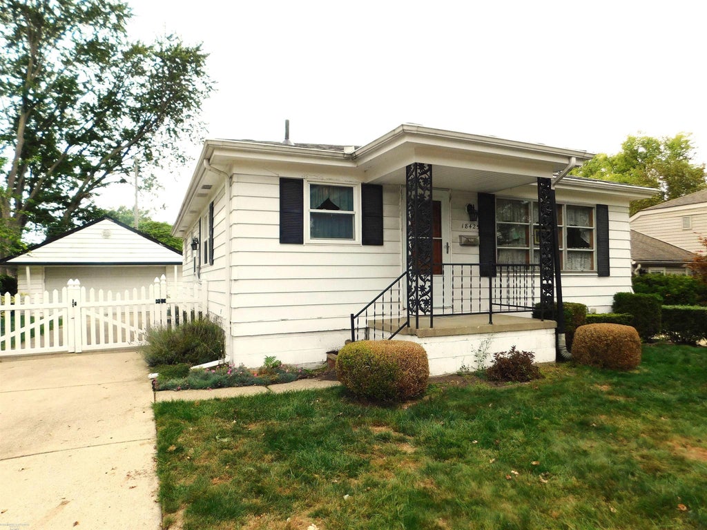 18425 Norborne Dr, Redford charter township