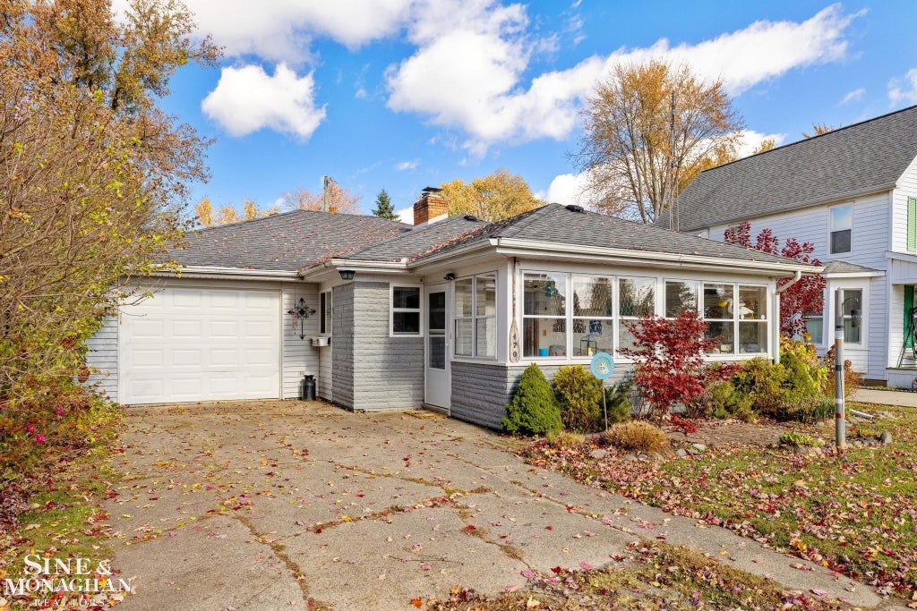 470 Little, Cottrellville township