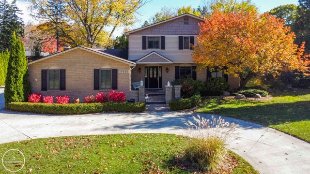 19909 White Oaks Dr, Clinton charter township