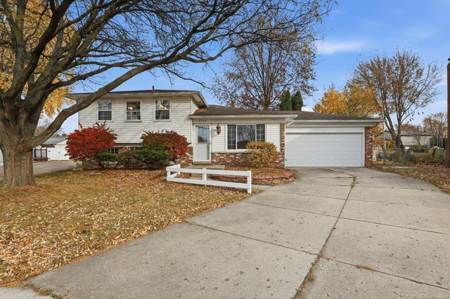 16296 Picton Ct, Clinton charter township