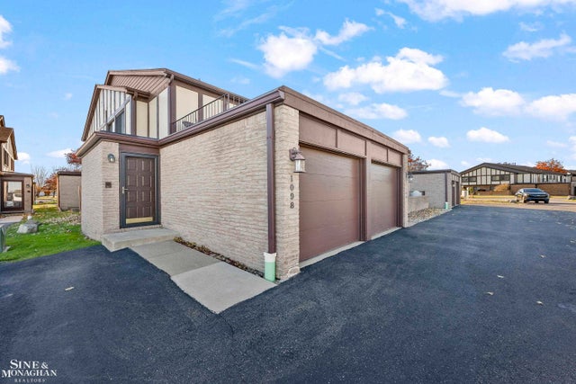 1098 Country Club Dr, St. Clair Shores city