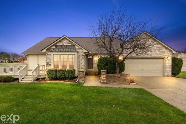 20947 Riverbend S Dr, Clinton charter township