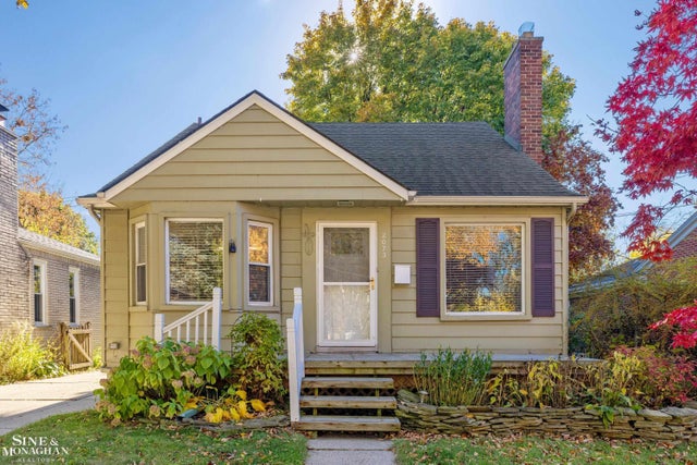 2073 Hampton Rd, Grosse Pointe Woods city