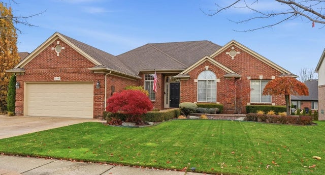 21349 Course Dr, Macomb township