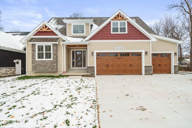 39105 Chart St, Harrison charter township