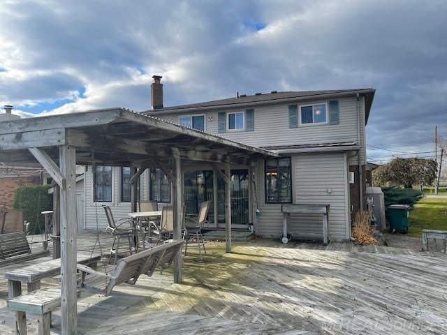 38114 Huron Pointe Dr, Harrison charter township