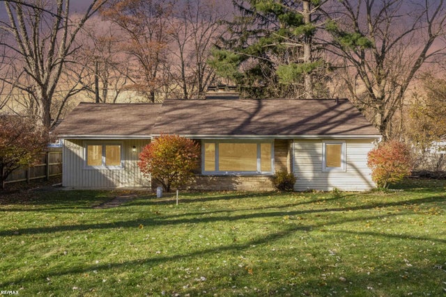 3090 Twinleaf St, Commerce charter township