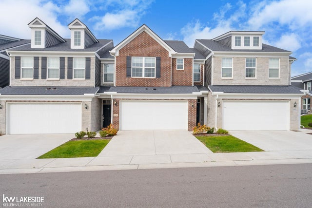 324 Strawberry Dr, Rochester city