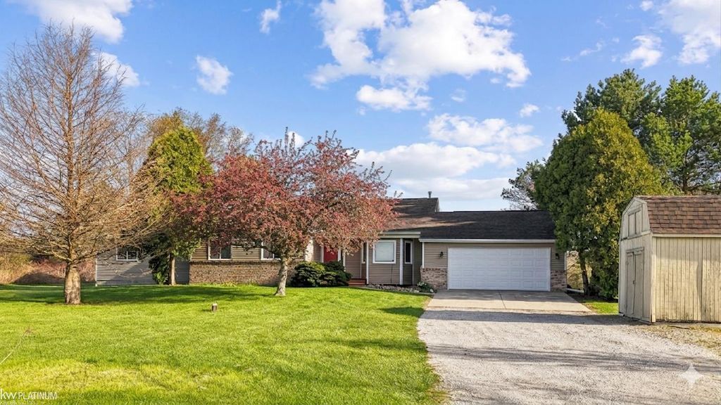 6550 Lapeer Rd, Clyde