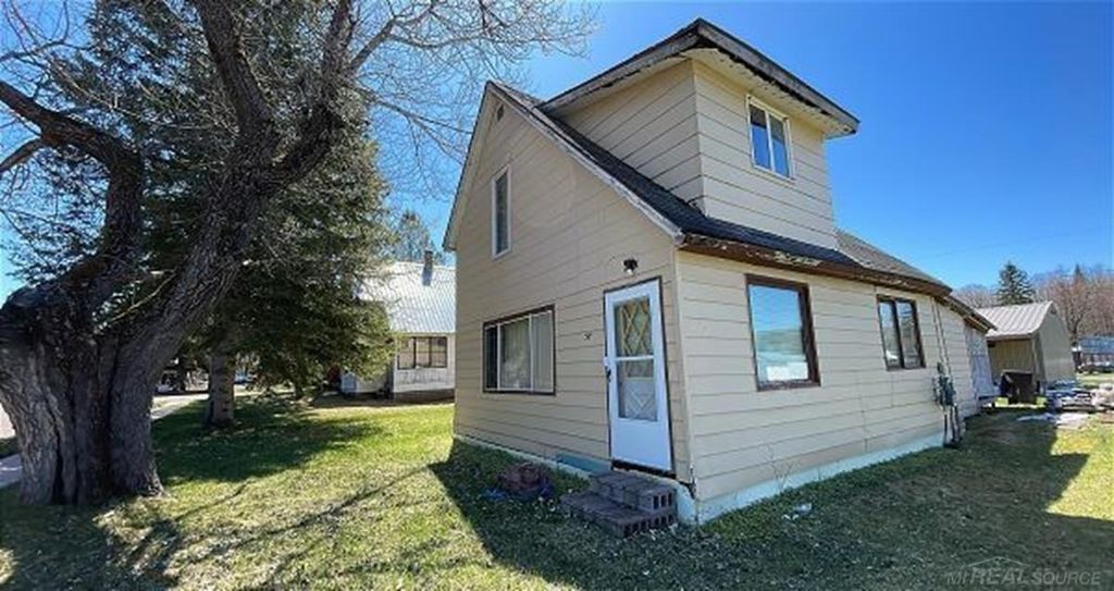 518 Center St, Marenisco township