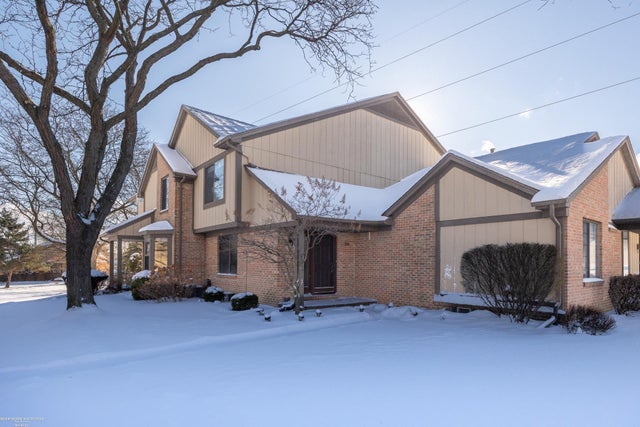 314 Meadow Bridge Dr, Rochester Hills city