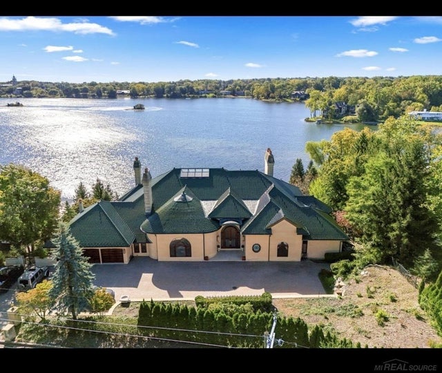 1567 Island Ln, Bloomfield charter township