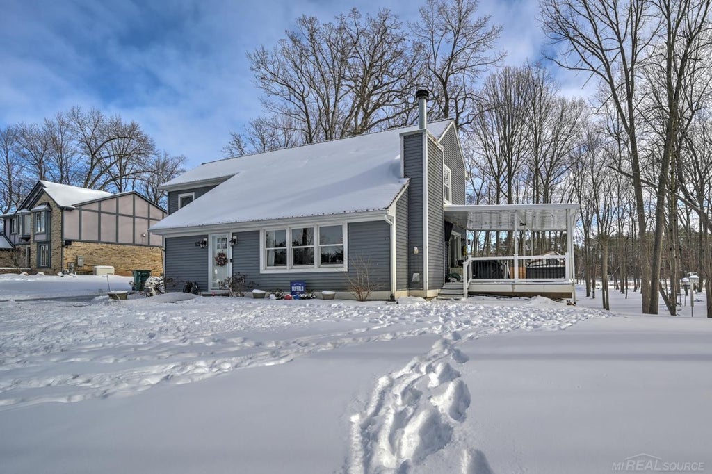 65 Woodside Ln, Oakland charter township