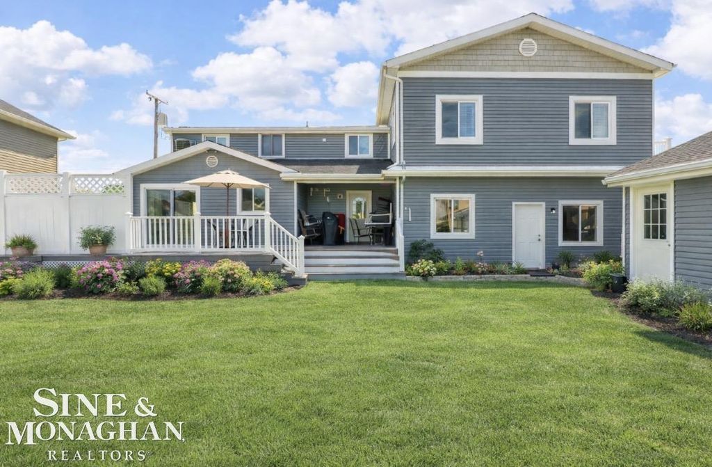 7846 Stark Dr, Clay township