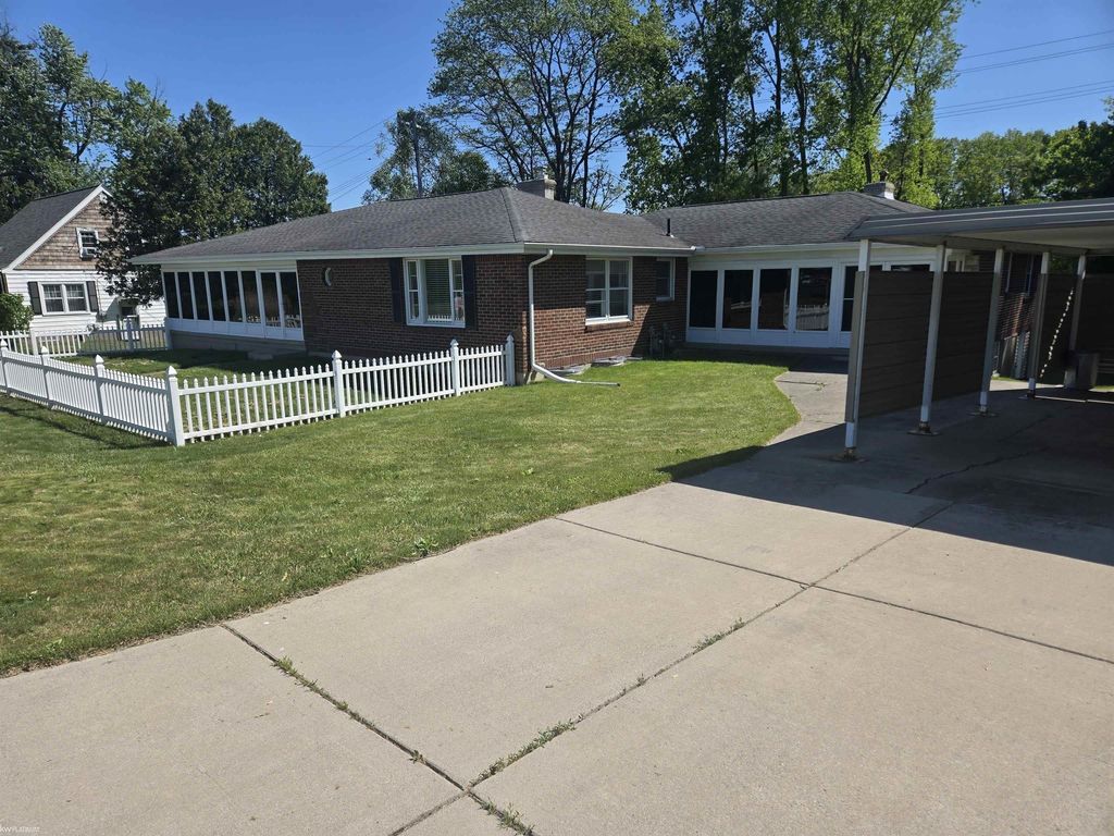 2335 Water St, Port Huron charter township