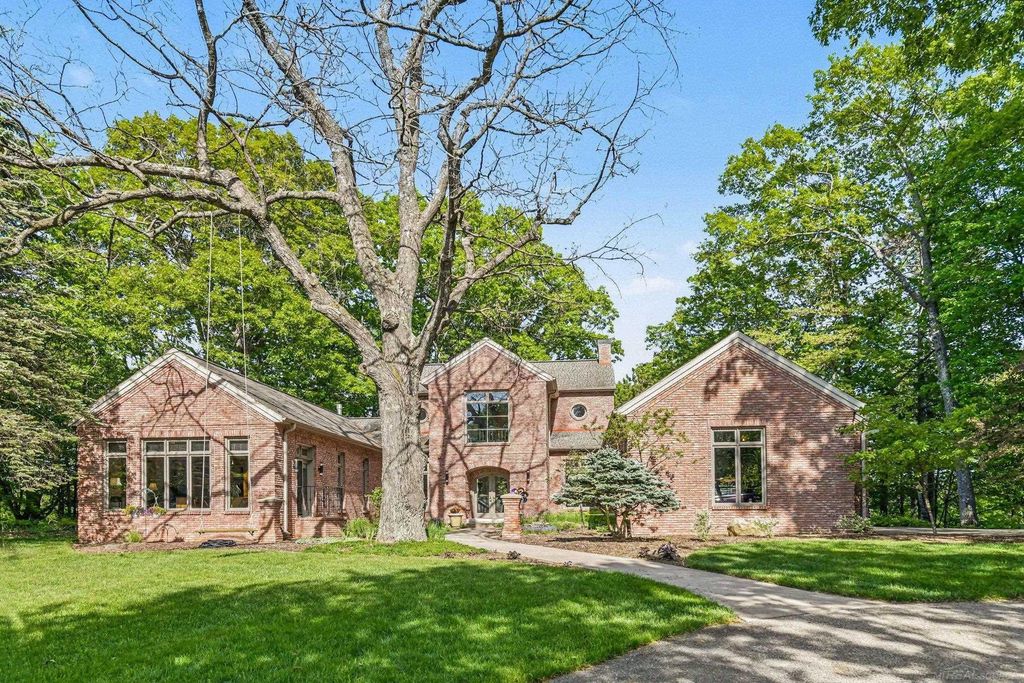 N3870 N Grand Oak Dr, Iron Mountain
