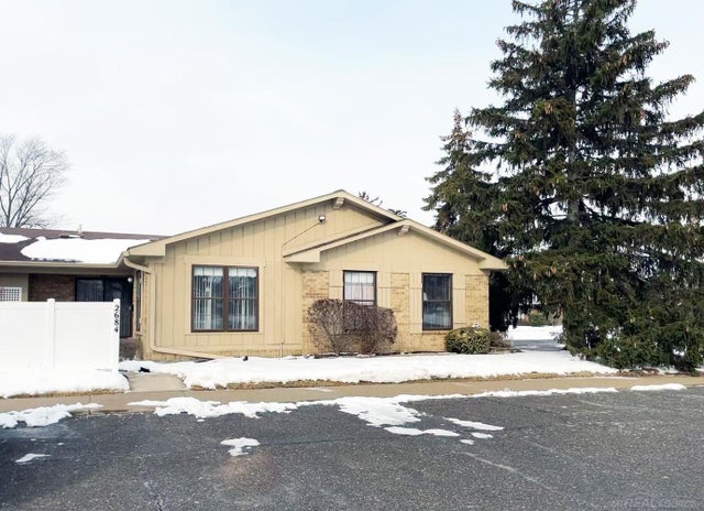 2684 Roundtree Dr, Troy city